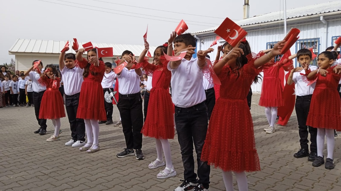 Ulu Önder Mustafa Kemal ATATÜRK'ün çocuklara armağan ettiği 23 Nisan Ulusal Egemenlik ve Çocuk Bayramı kutlu olsun!